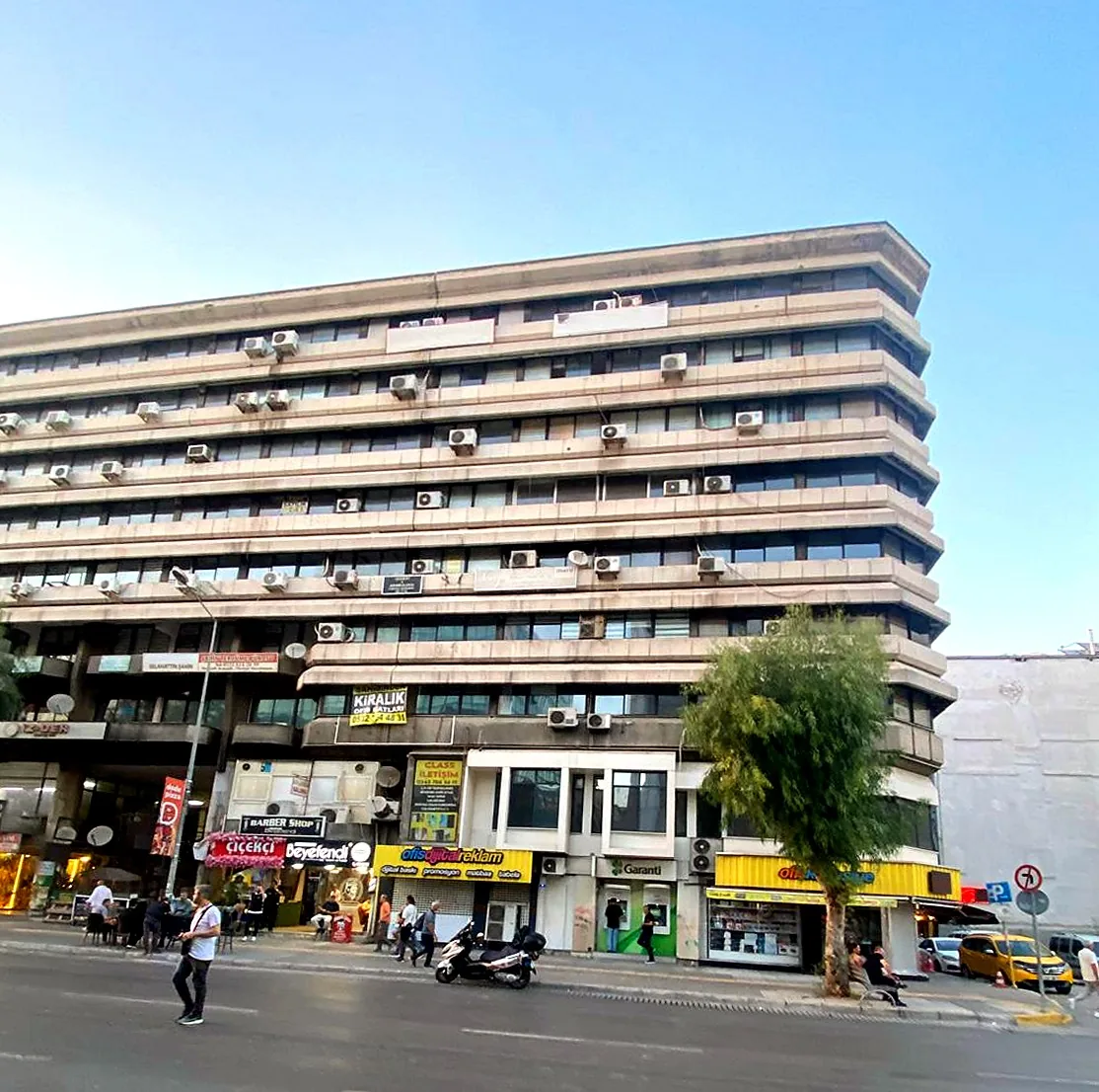 Büronun bulunduğu İkbal-1 İş Merkezi, Konak/İzmir