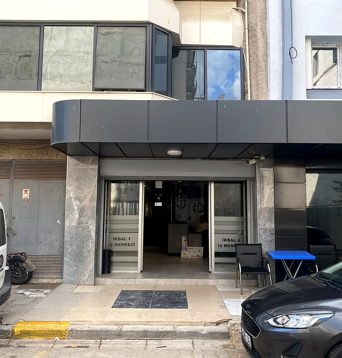 İkbal-1 İş Merkezi girişi — 1368. Sk. No:1, Konak/İzmir